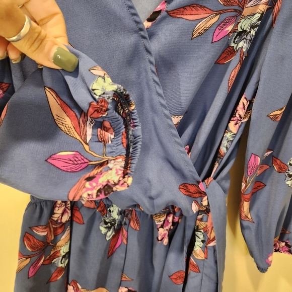 One Clothing Floral Blue Short Romper Size S - Picture 4 of 10